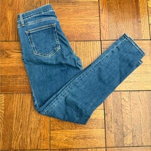 GAP TRUE SKINNY MIDRISE JEANS size 2/26R.